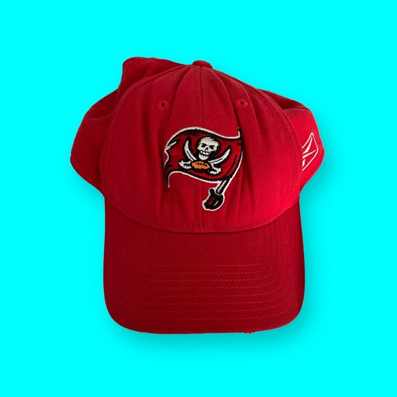 Tampa Bay Buccaneers Reebook Red Cap Previously Owned. Stretch Pirate 
B18 - Picture 2 of 9